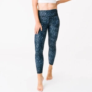 ZYIA Stone Leopard Scrunchy Light & Luxe Leggings